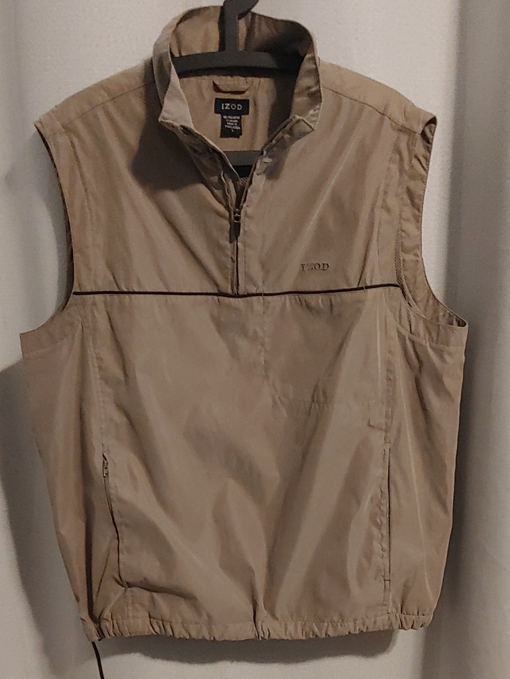 Izod Men's Tan Quarter-Zip Sleeveless Golf Vest